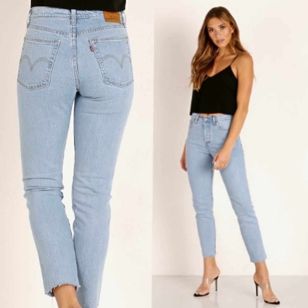 Levi's Wedgie Icon Jeans in Light Wash - Picture 5 of 12